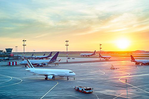 Airport, © joyfull/Shutterstock.com