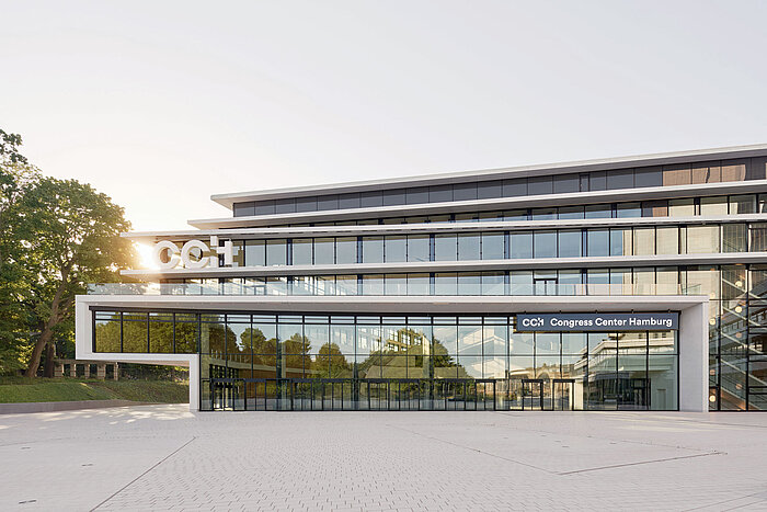 CCH - Vorplatz und Fassade CCH - Vorplatz und Fassade