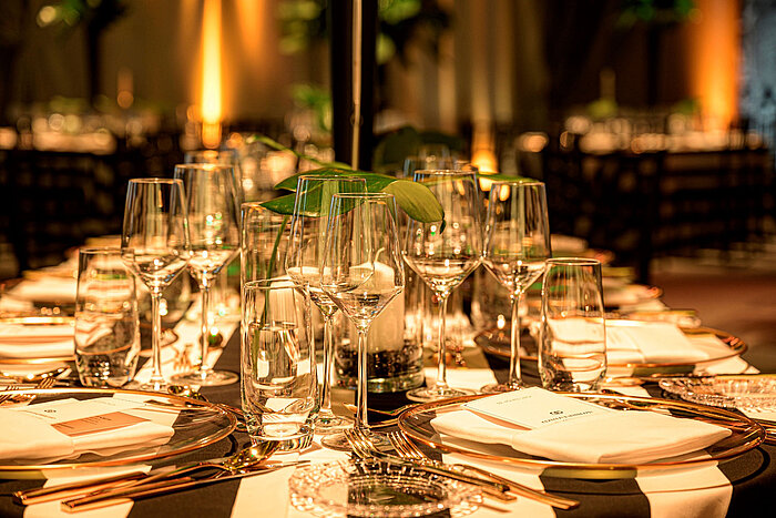 CCH - Catering Blick auf eine gedeckte Tafel - CCH Catering