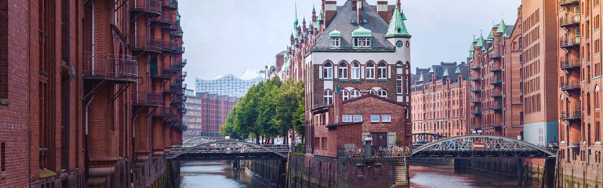 Wasserschloss Hamburger Speicherstadt / Speicherstadt: Mediaserver Hamburg / Escape Filmproduktion Wasserschloss Hamburger Speicherstadt / Speicherstadt: Mediaserver Hamburg / Escape Filmproduktion